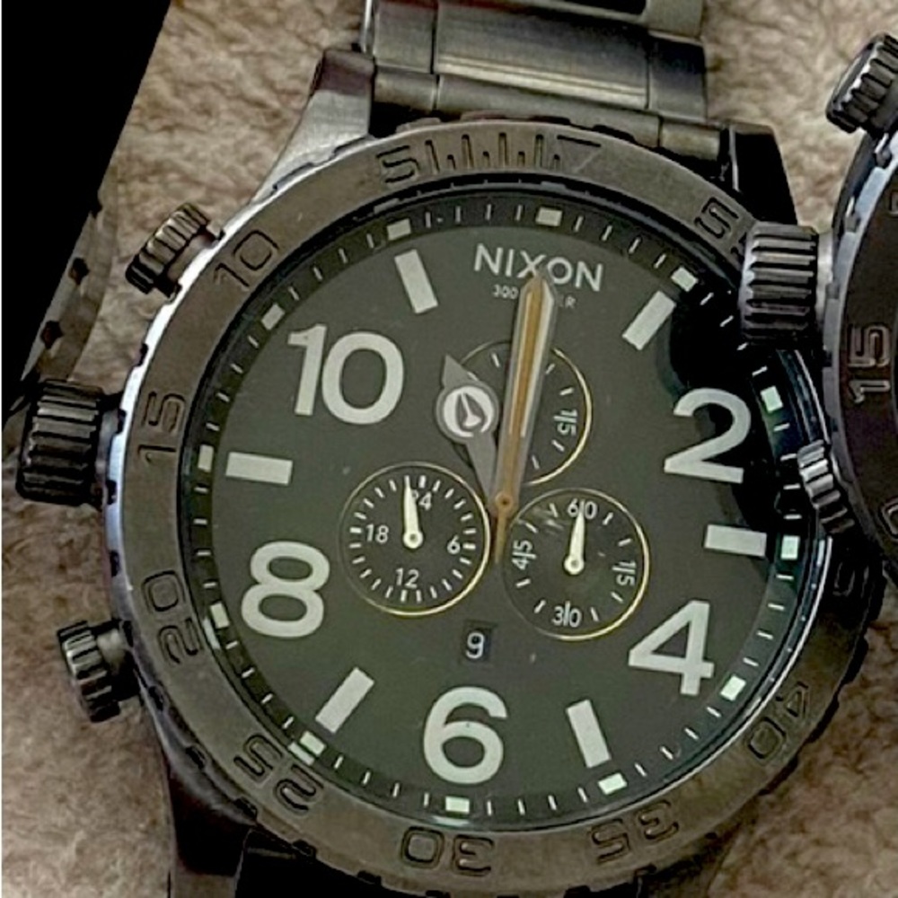 Nixon Watch, metal band, great condition, needs a new battery, box included